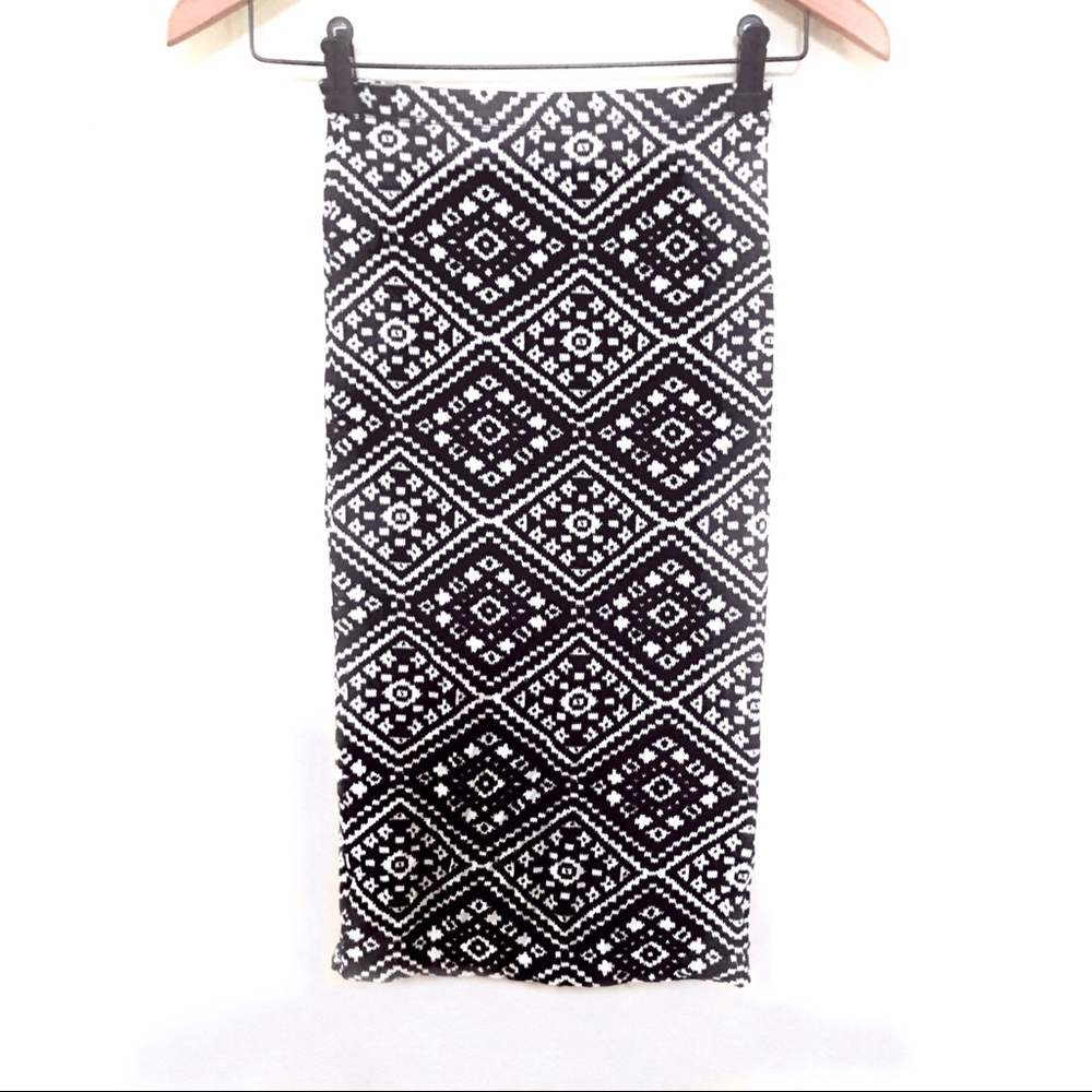 🆑 Final • Black and white pencil skirt